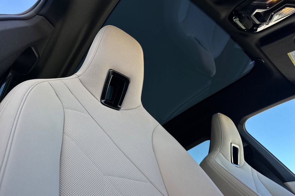 Used 2023 BMW iX xDrive50 image 18