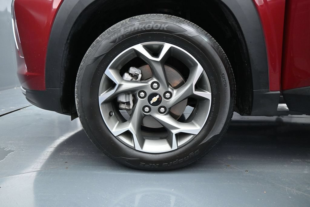Used 2025 Chevrolet Trax LT w/ Driver Confidence Package FWD image 27