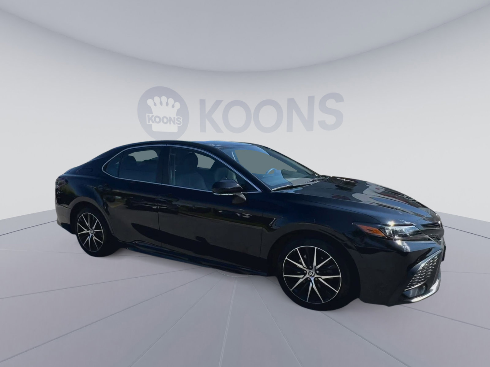 Used 2024 Toyota Camry SE AWD/4WD image 2