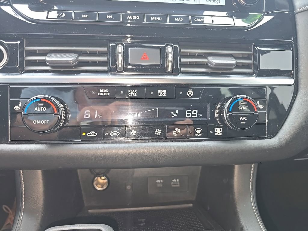 Used 2023 Nissan Pathfinder SL w/ Lighting Package (N92) FWD image 19