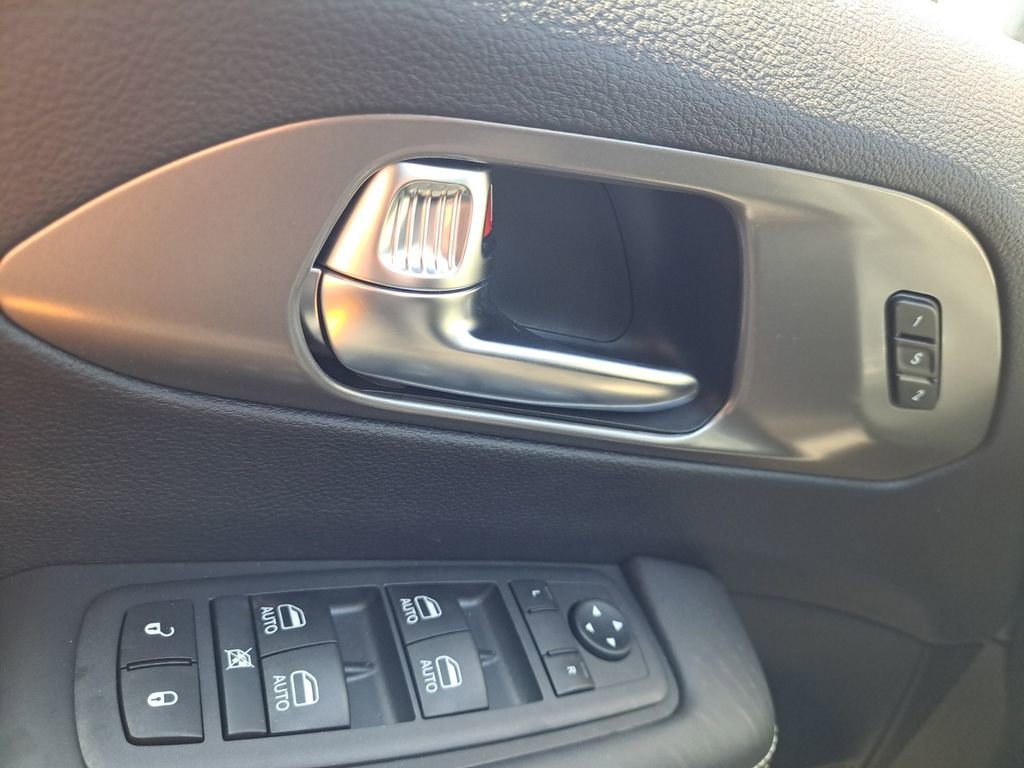 New 2026 Chrysler Pacifica Select image 7