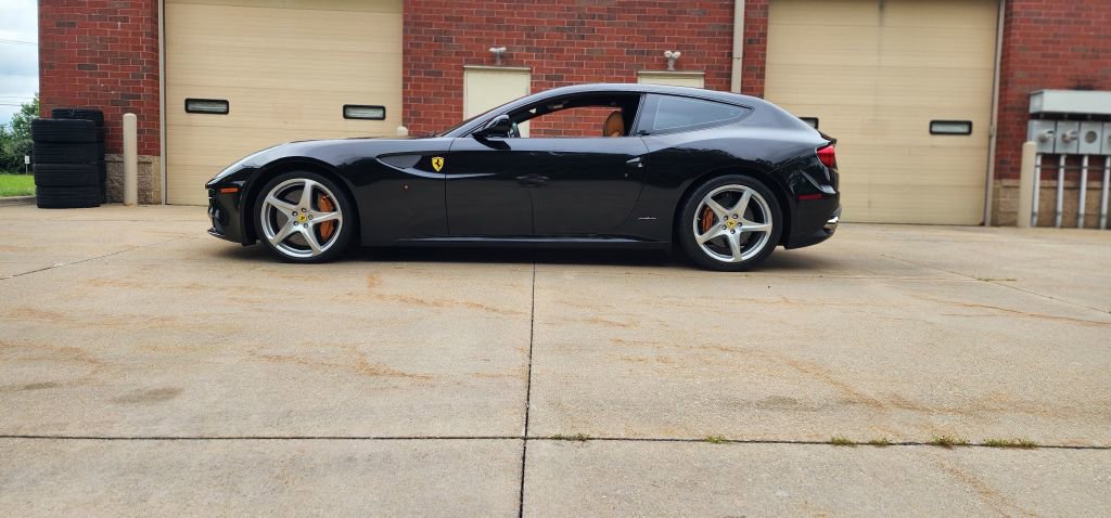 Used 2016 Ferrari FF image 25
