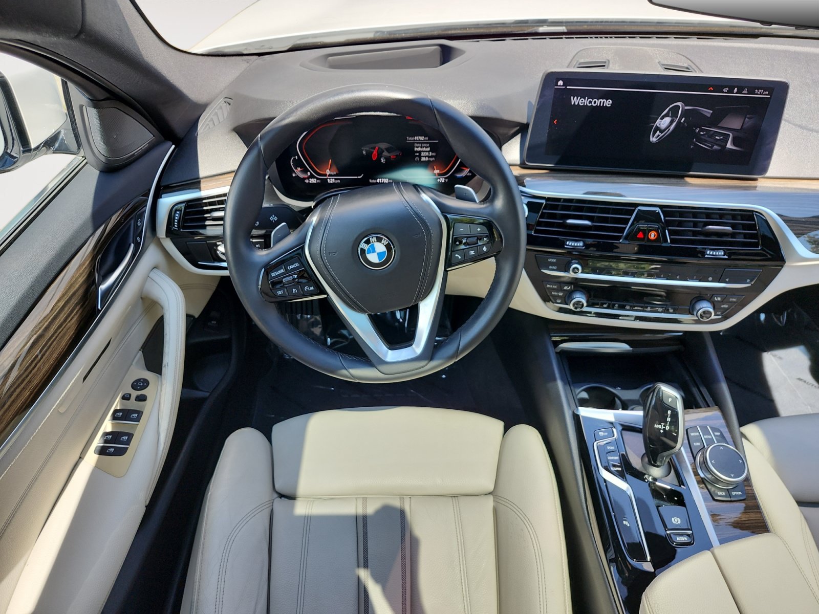Used 2021 BMW 530i w/ Premium Package RWD image 10