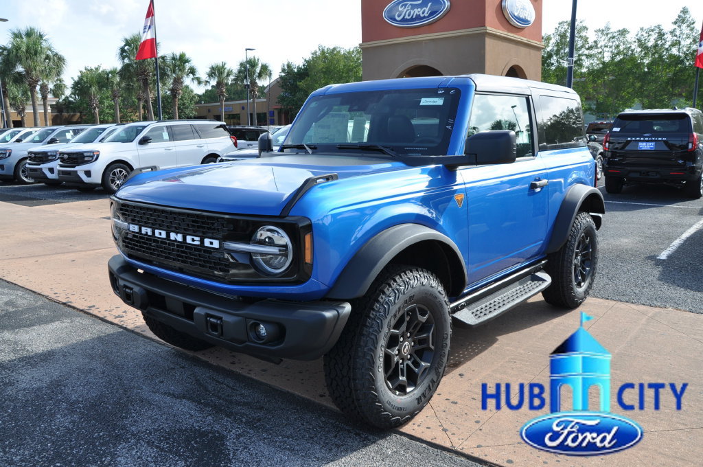 New 2026 Ford Bronco Badlands w/ Black Appearance Package