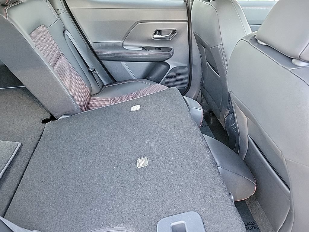 Certified 2025 Nissan Kicks SR FWD image 19
