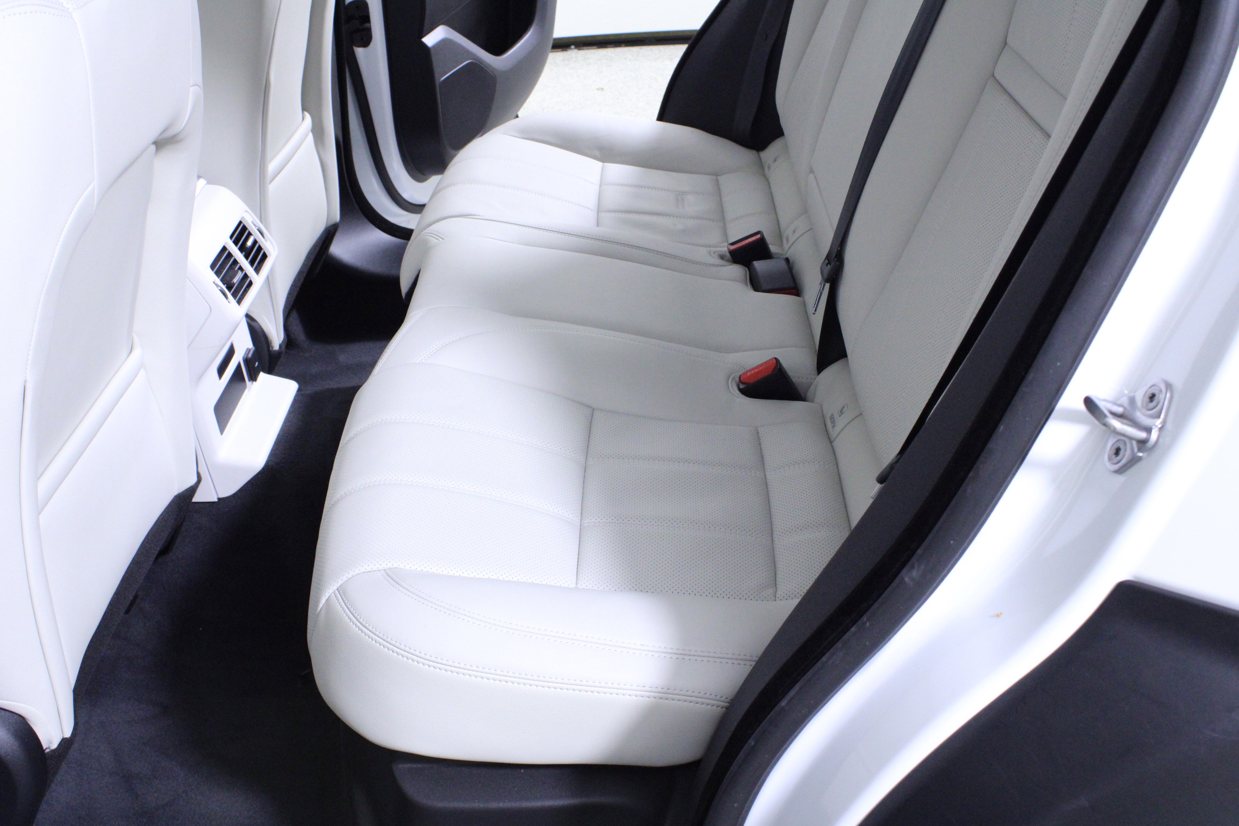 Used 2023 Land Rover Range Rover Velar R-Dynamic S image 12