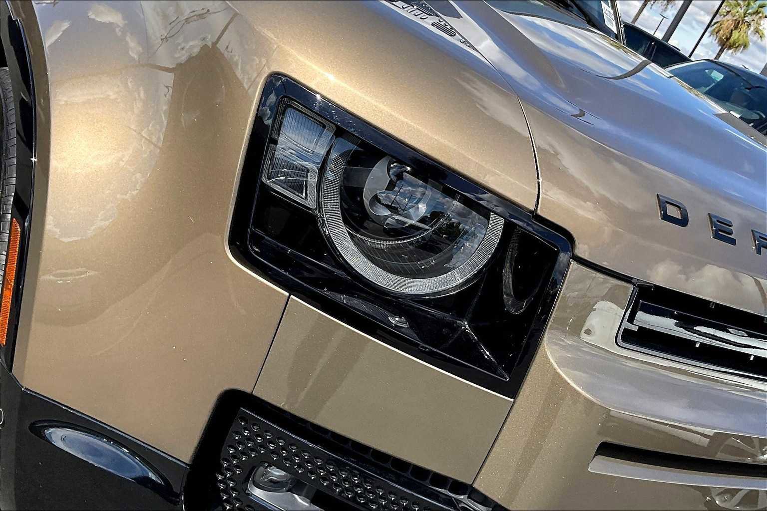 Used 2025 Land Rover Defender 110 X-Dynamic SE image 31