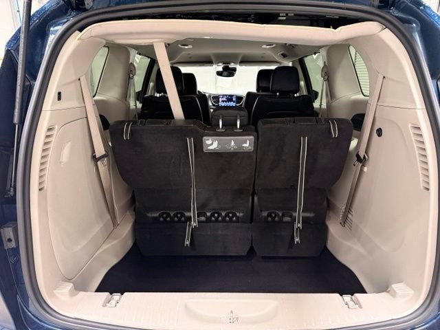 Used 2021 Chrysler Pacifica Touring-L FWD image 21