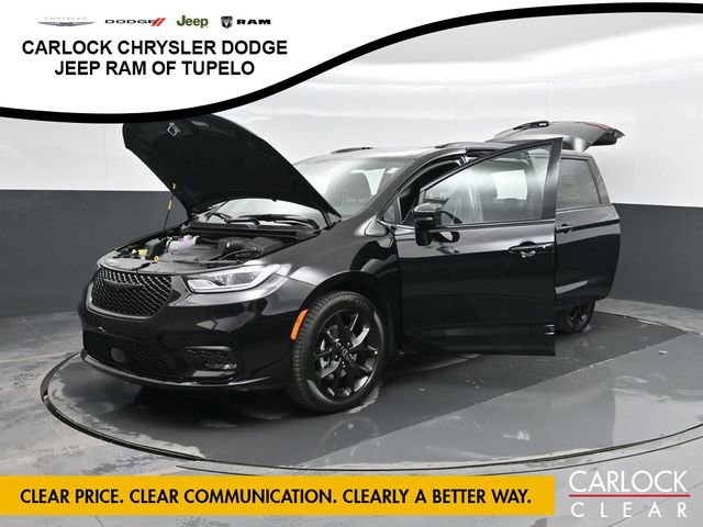 New 2026 Chrysler Pacifica Limited w/ Uconnect Theater Family Group image 58