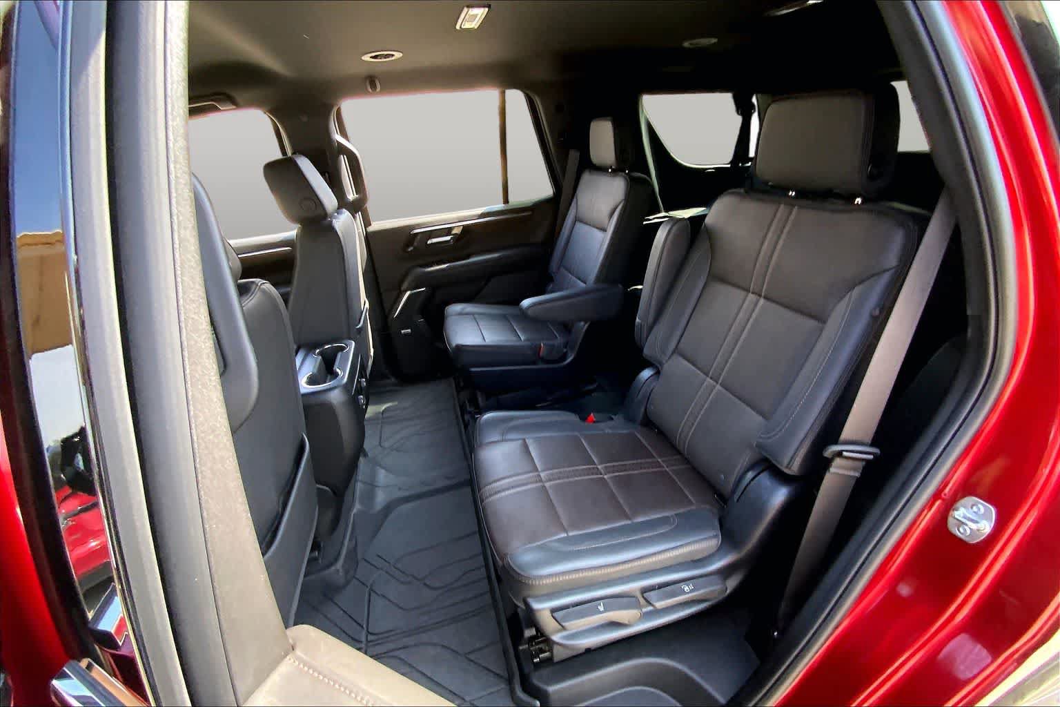 Used 2025 Chevrolet Tahoe High Country AWD/4WD image 45