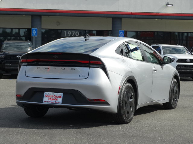 New 2026 Toyota Prius LE FWD image 5