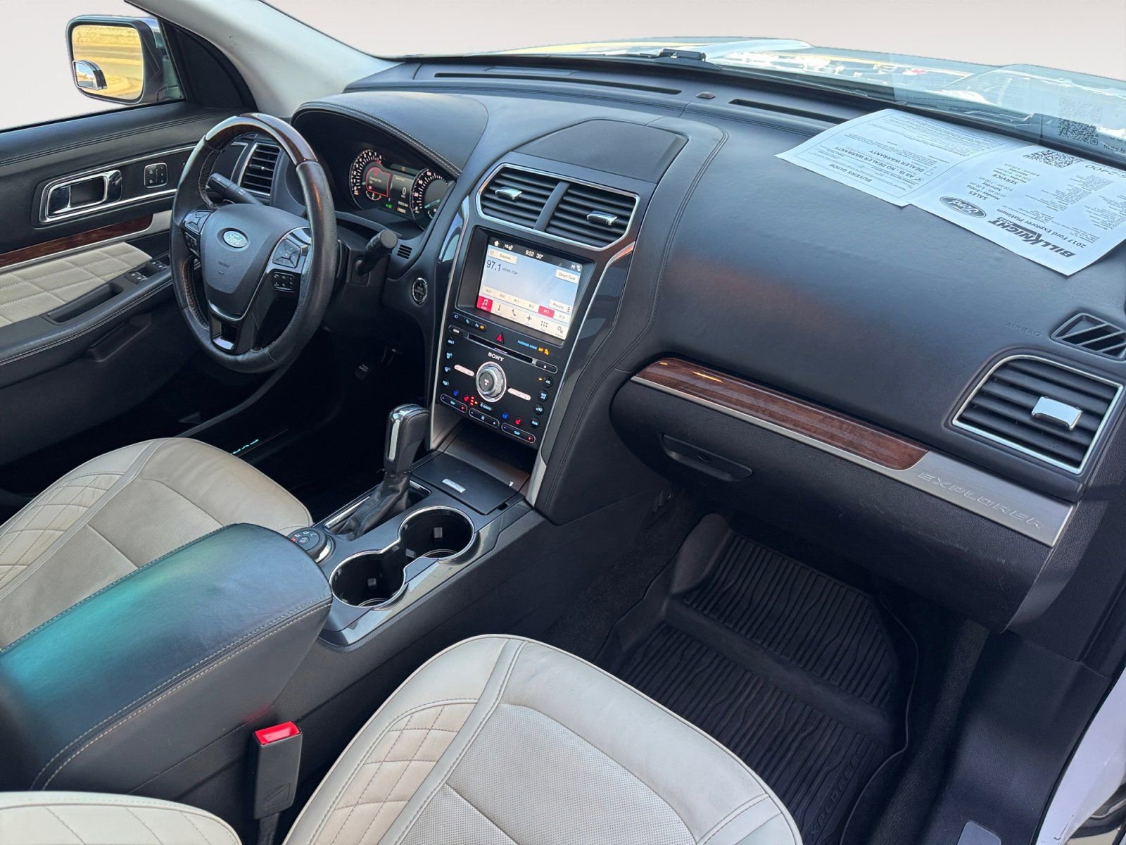 Used 2017 Ford Explorer Platinum image 15