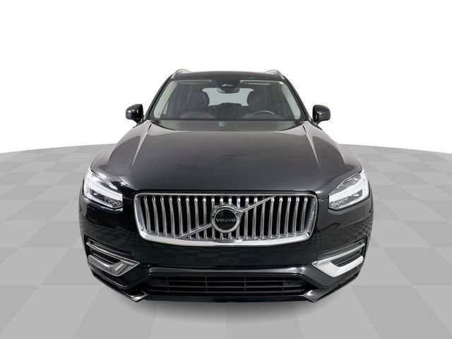 Used 2024 Volvo XC90 B5 Core AWD/4WD image 3