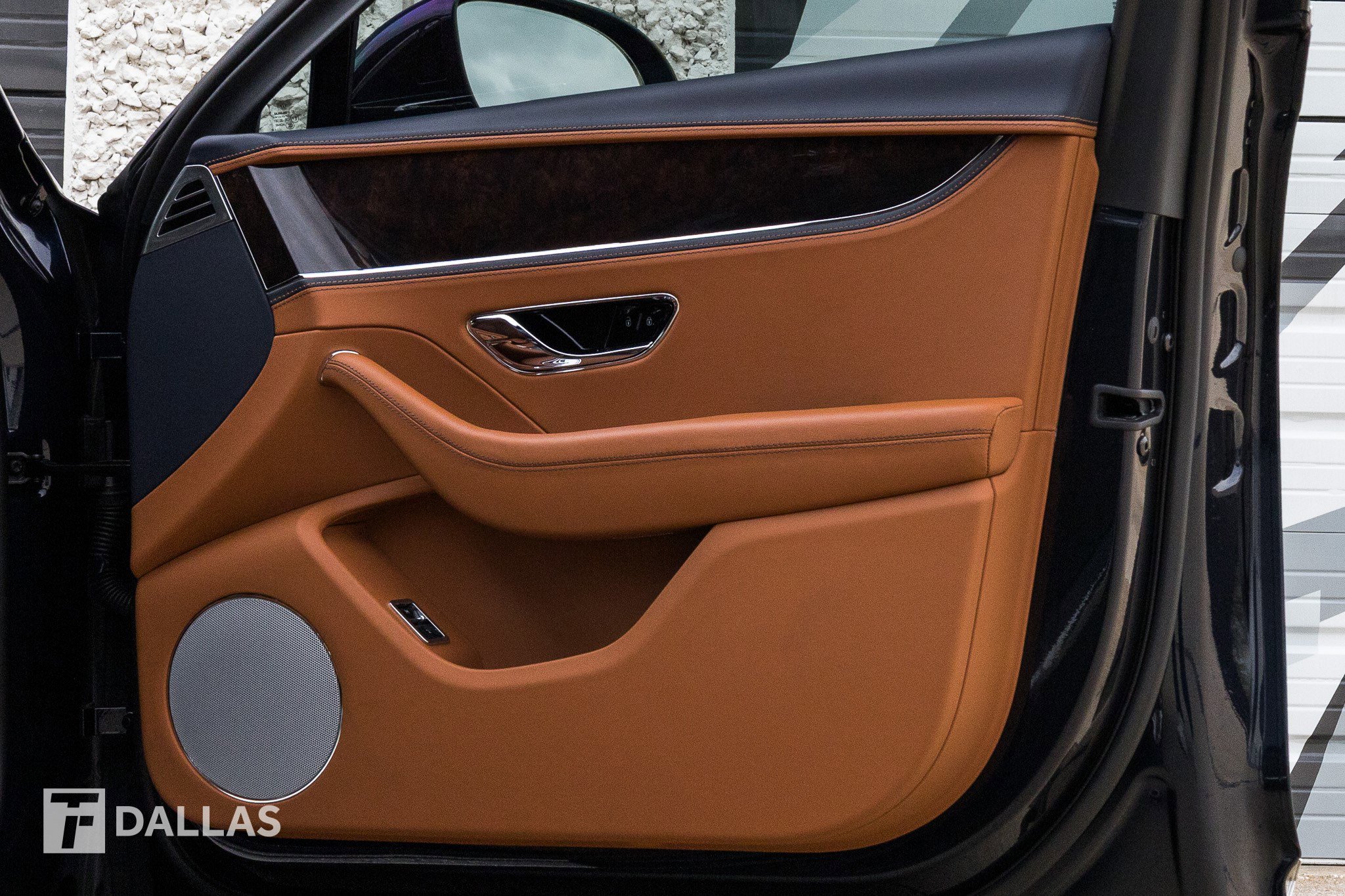 Used 2022 Bentley Flying Spur V8 image 42