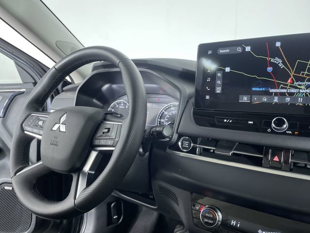 Used 2025 Mitsubishi Outlander SE image 29