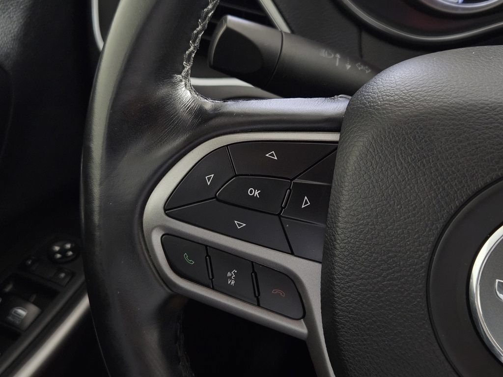 Used 2019 Jeep Cherokee Latitude Plus FWD image 20