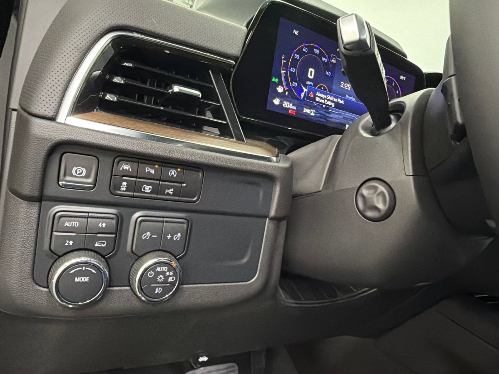 Used 2025 Chevrolet Suburban High Country AWD/4WD image 35