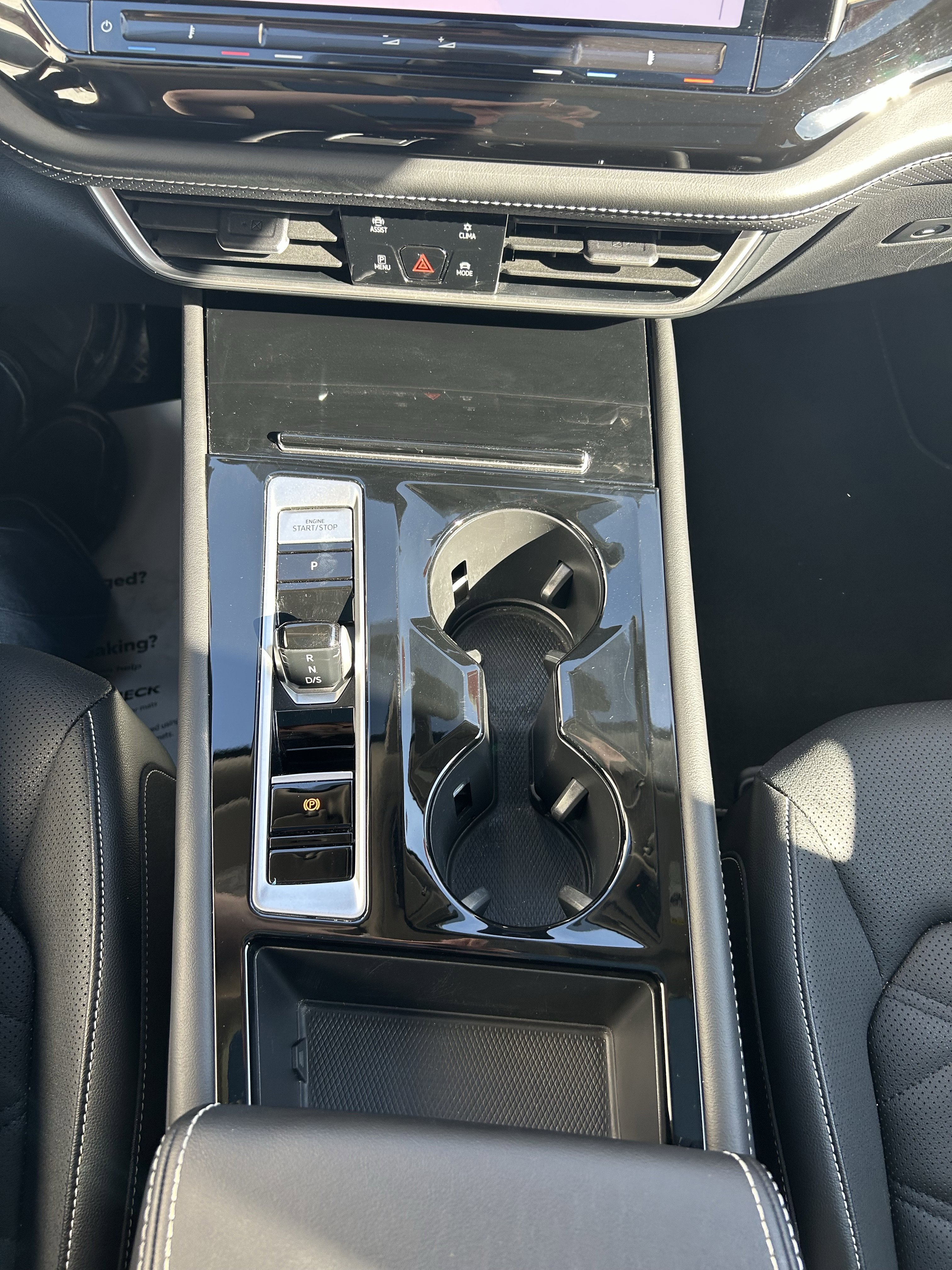 Used 2024 Volkswagen Atlas SE w/ Panoramic Sunroof Package image 29