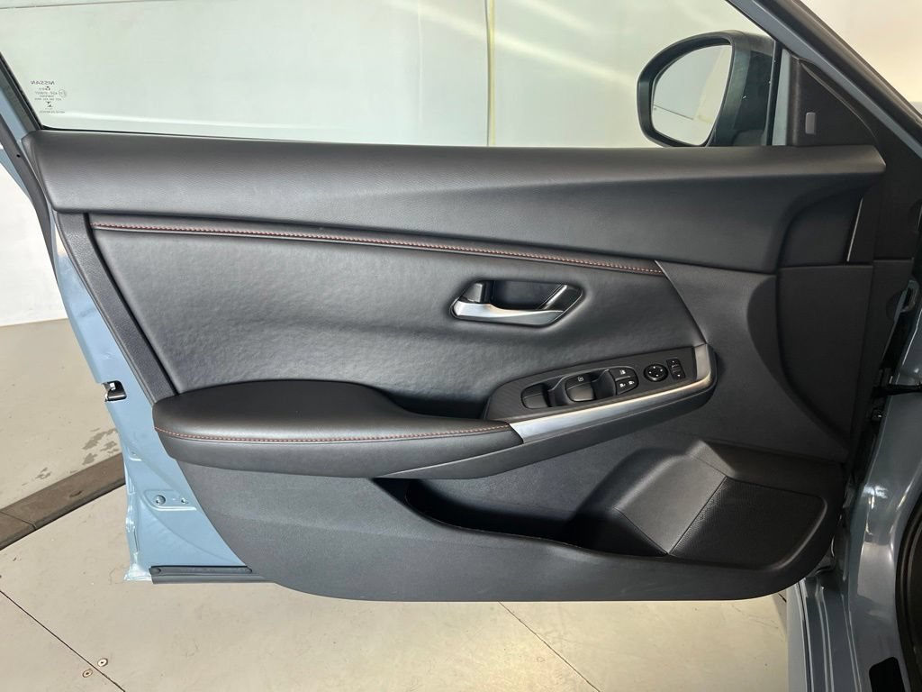 Used 2025 Nissan Sentra SR FWD image 25