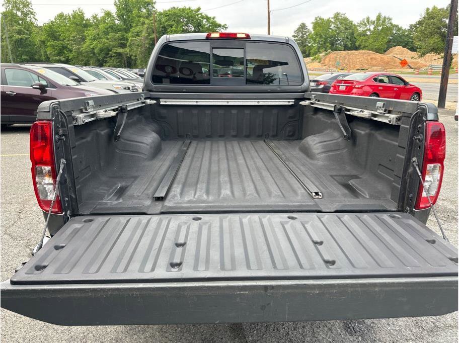 Used 2016 Nissan Frontier SV w/ SV Value Truck Package AWD/4WD image 9
