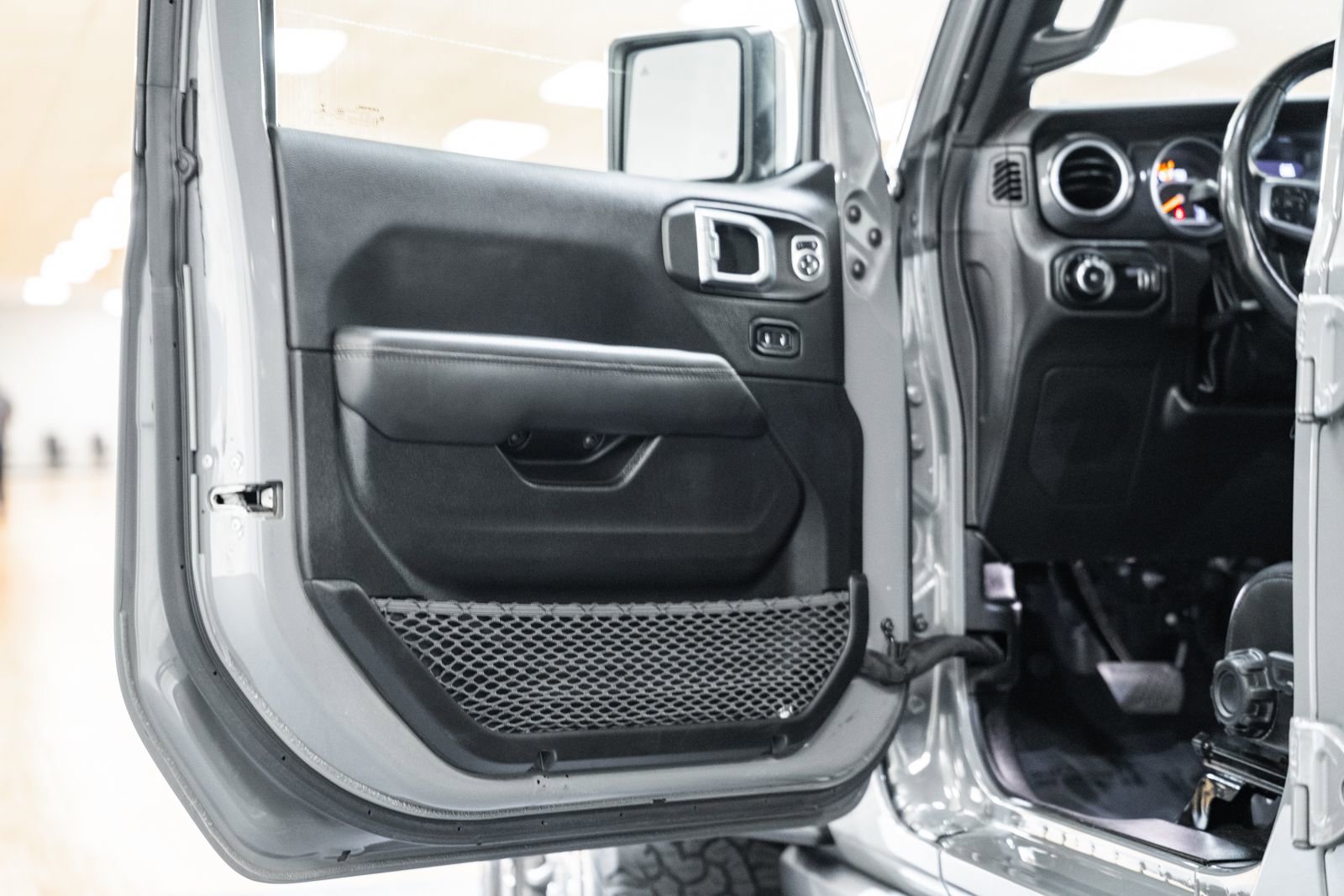 Used 2023 Jeep Wrangler Rubicon 392 image 45