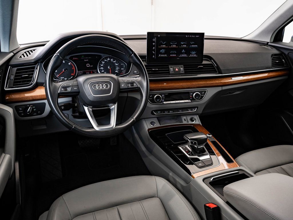 Used 2022 Audi Q5 2.0T Premium w/ Convenience Package image 4