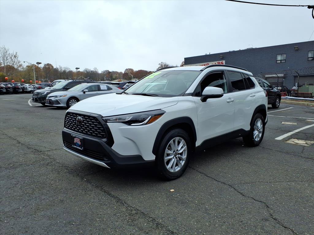 Certified 2022 Toyota Corolla Cross LE image 3