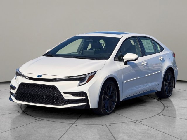 Certified 2025 Toyota Corolla SE w/ SE Premium Package AWD/4WD image 2