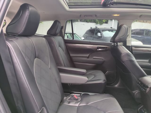 Used 2022 Toyota Highlander Platinum image 29