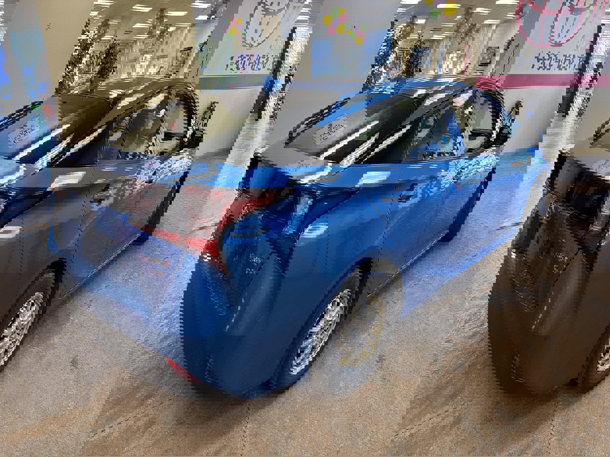 Used 2019 Toyota Prius XLE AWD/4WD image 9