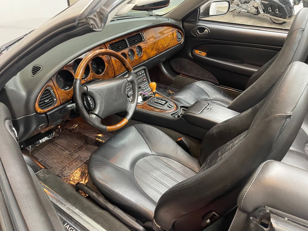 Used 2000 Jaguar XK8 Convertible image 35