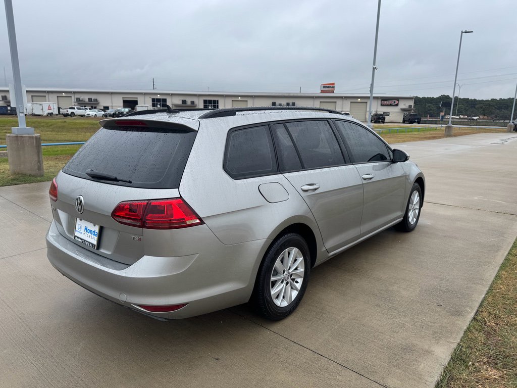 Used 2017 Volkswagen Golf S image 8