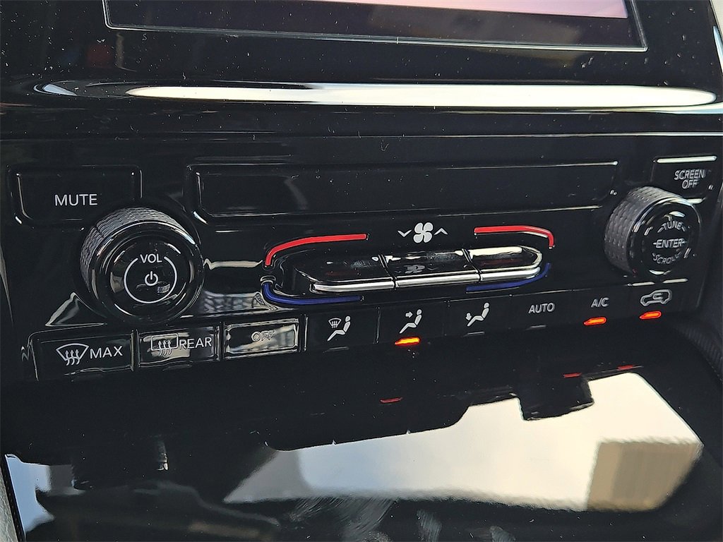 New 2025 Jeep Grand Cherokee L Laredo image 16