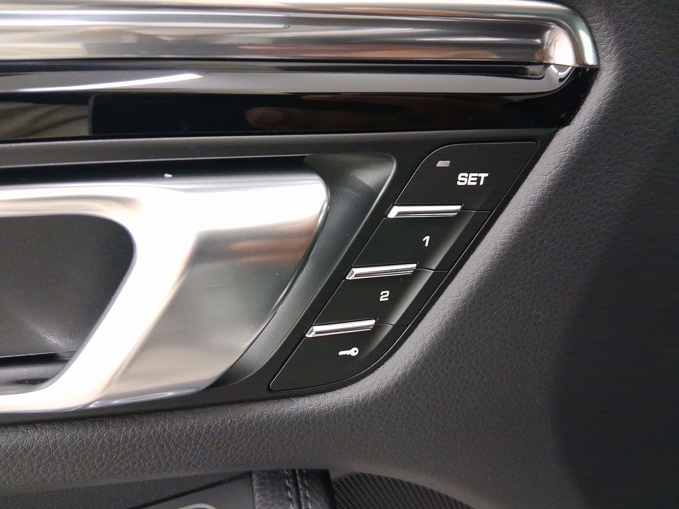 Used 2026 Porsche Macan image 12