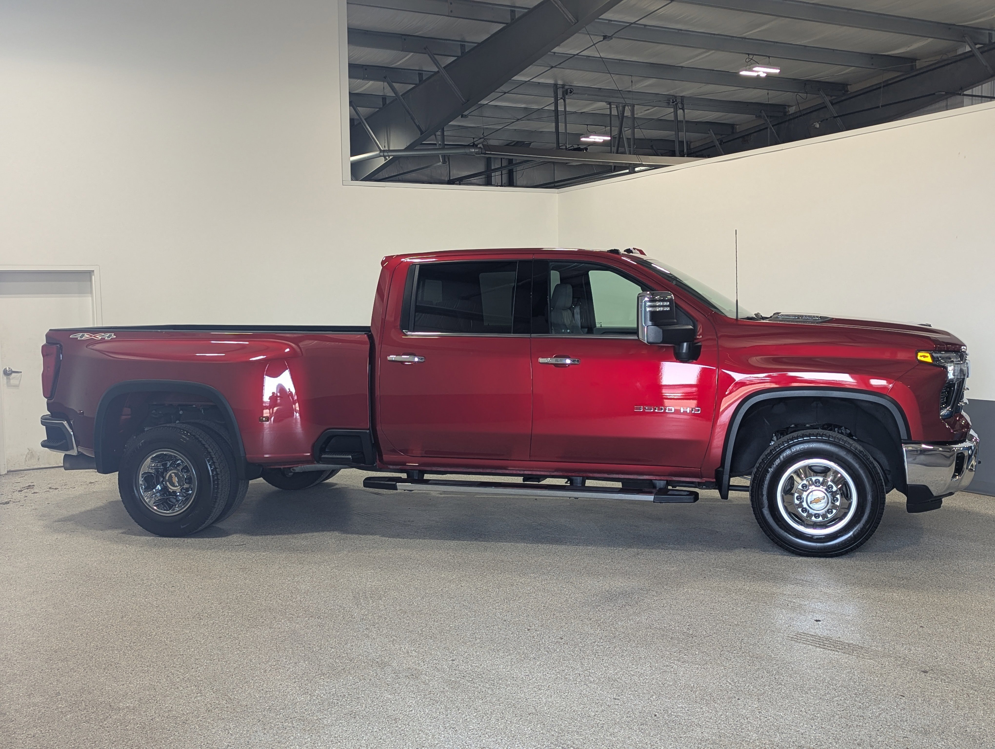 Used 2025 Chevrolet Silverado 3500 LTZ w/ LTZ Plus Package image 2