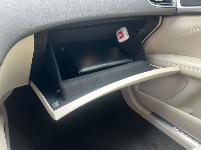 Used 2020 Lincoln MKZ w/ Convenience Package FWD image 33