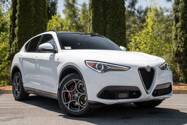 Used 2023 Alfa Romeo Stelvio Ti w/ Active Assist Plus Package AWD/4WD image 5