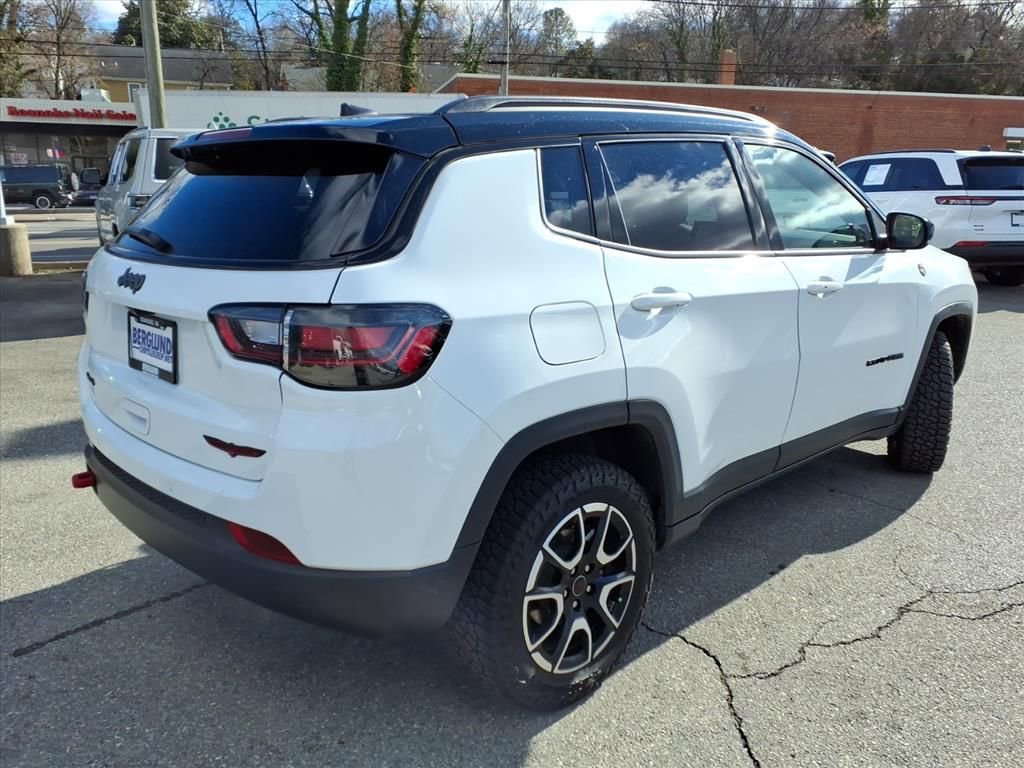 Used 2025 Jeep Compass Trailhawk w/ Trailhawk Elite Group image 4