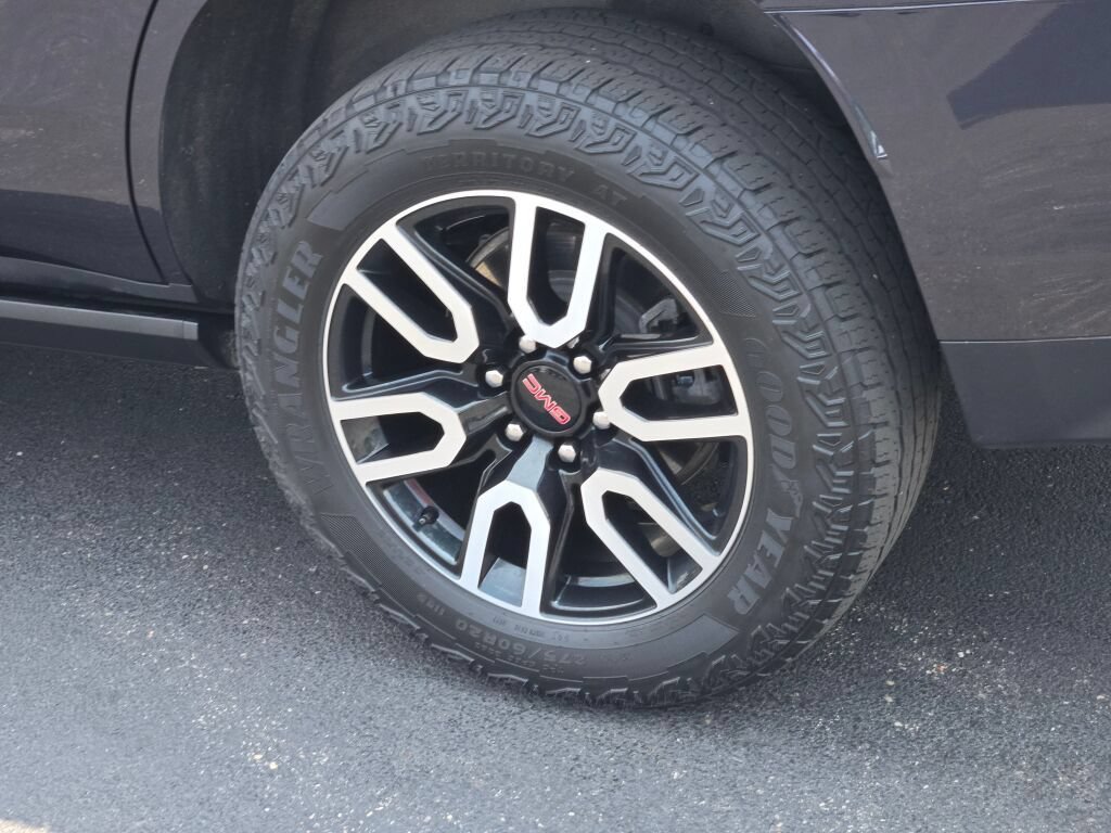 Certified 2023 GMC Yukon AT4 w/ AT4 Premium Package AWD/4WD image 19