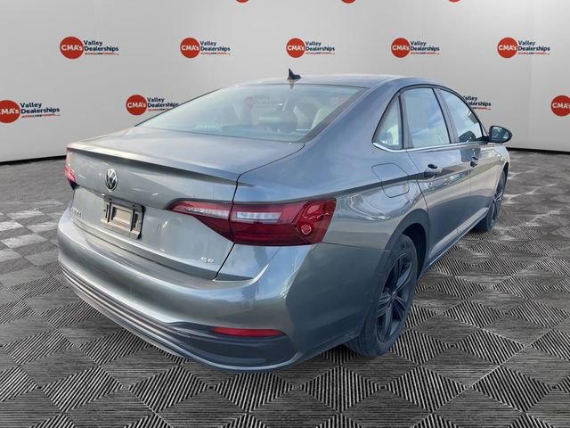 Used 2022 Volkswagen Jetta SE w/ Panoramic Sunroof Package image 4