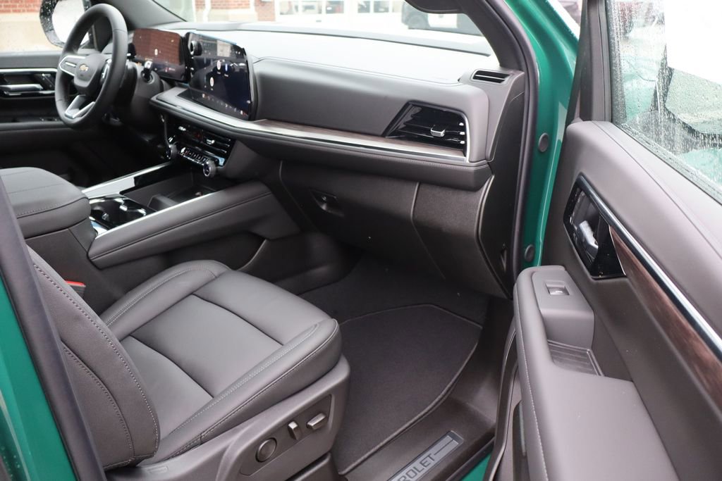 New 2026 Chevrolet Suburban LT image 47