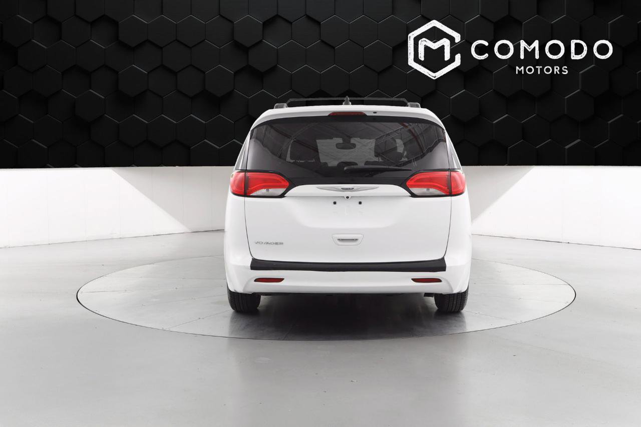Used 2021 Chrysler Voyager Lxi FWD image 4