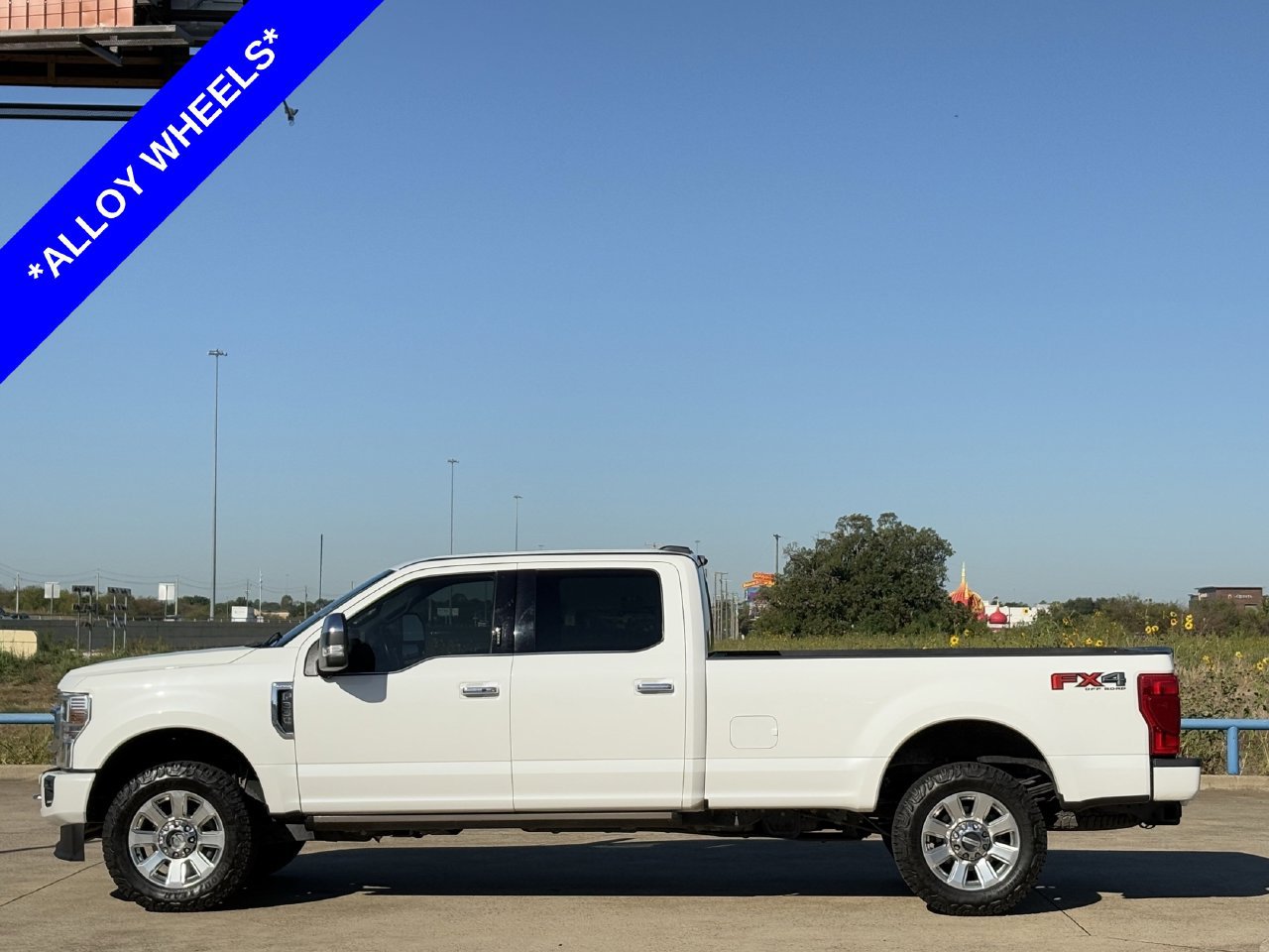 Used 2022 Ford F350 Platinum w/ FX4 Off-Road Package AWD/4WD image 3