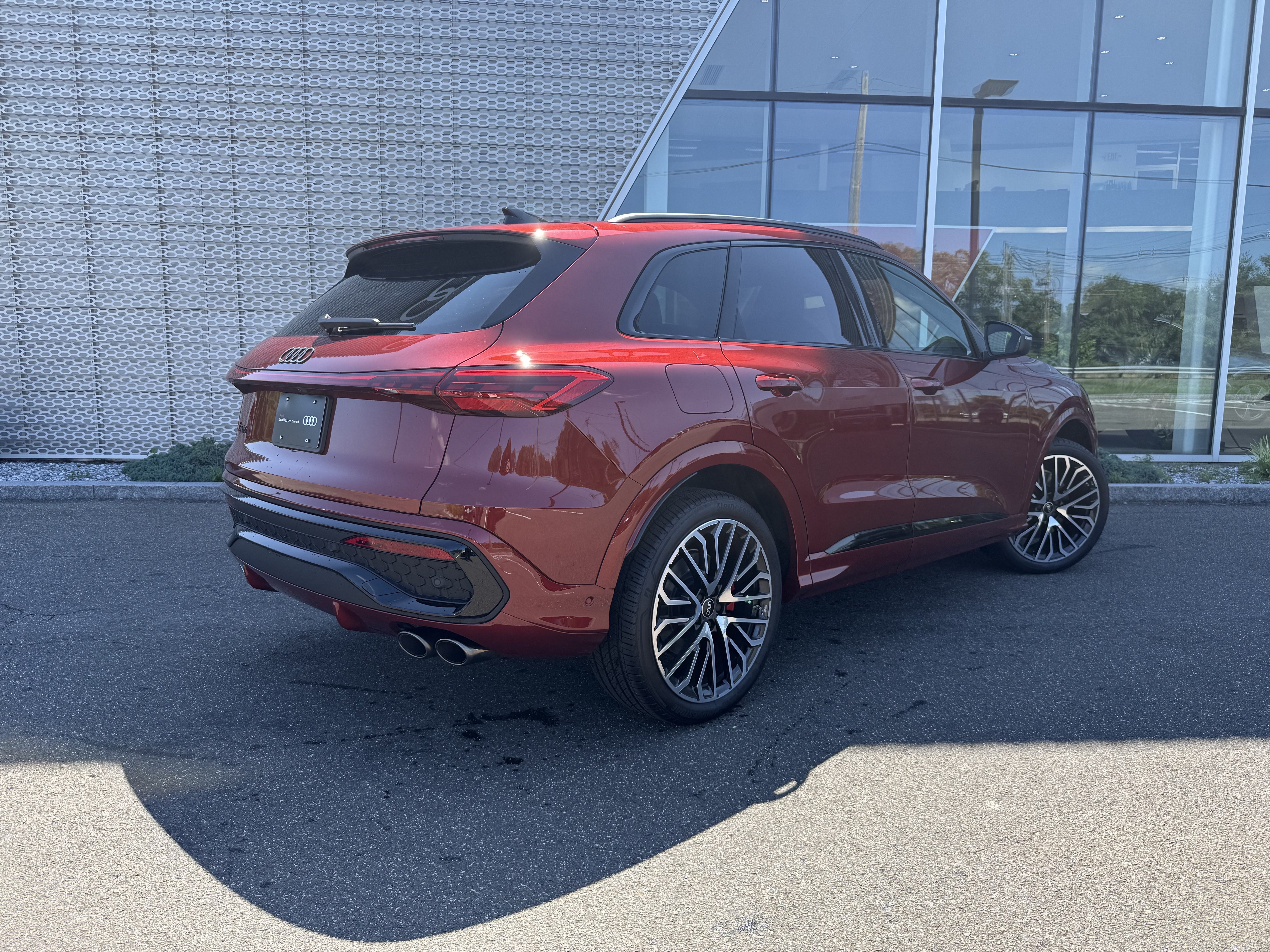 Certified 2025 Audi SQ5 Premium Plus AWD/4WD image 3