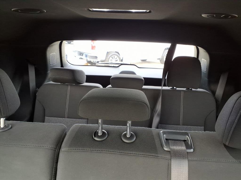 Used 2025 GMC Acadia Elevation image 13