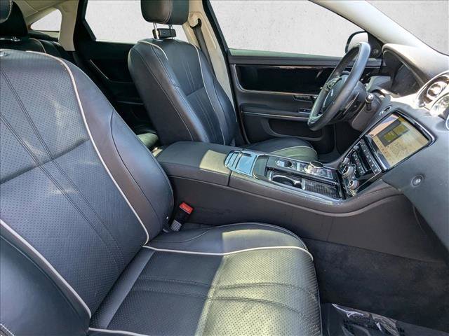Used 2019 Jaguar XJ R-Sport image 21