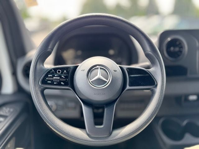Used 2021 Mercedes-Benz Sprinter 2500 image 23
