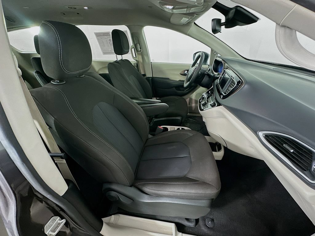 Certified 2023 Chrysler Voyager LX FWD image 38