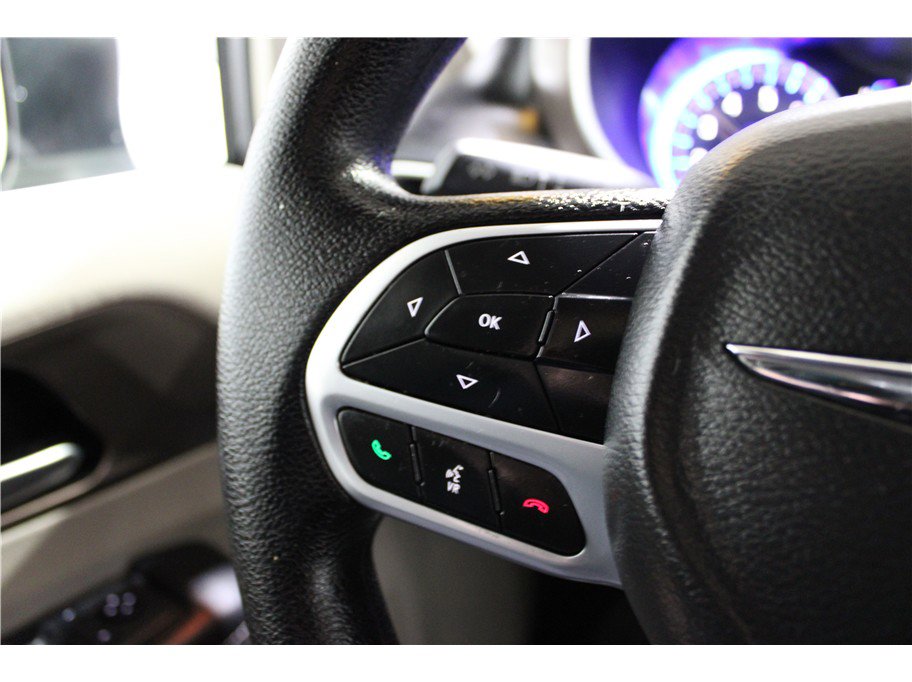 Used 2021 Chrysler Voyager Lxi image 27