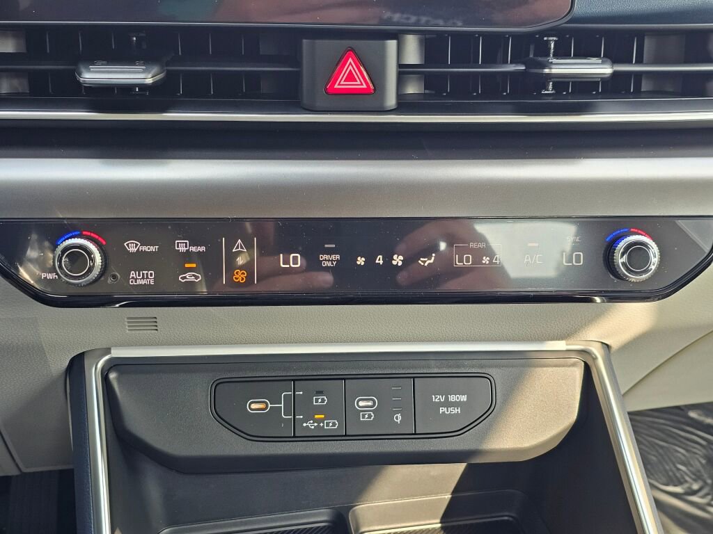 New 2026 Kia Carnival SX w/ SX Dark Edition Package image 16